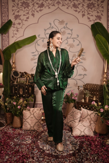 The boozy button Rama green tissue top and pant