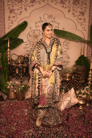 The Boozy Button Kulfi Green Cotton Silk Kurta Pant Dupatta